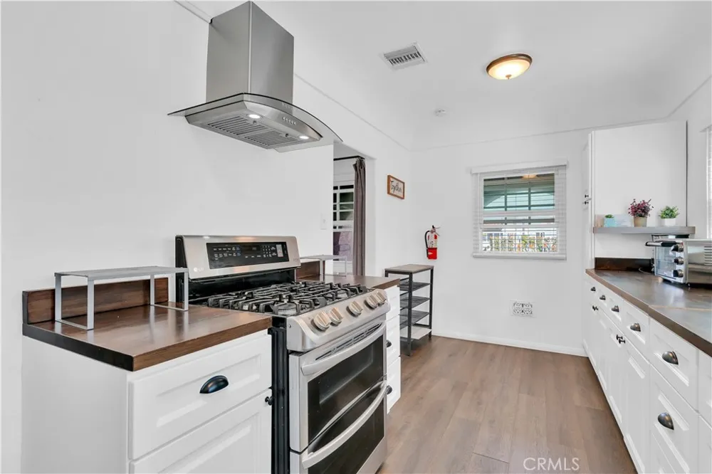 8319 S Van Ness Inglewood, CA 90305