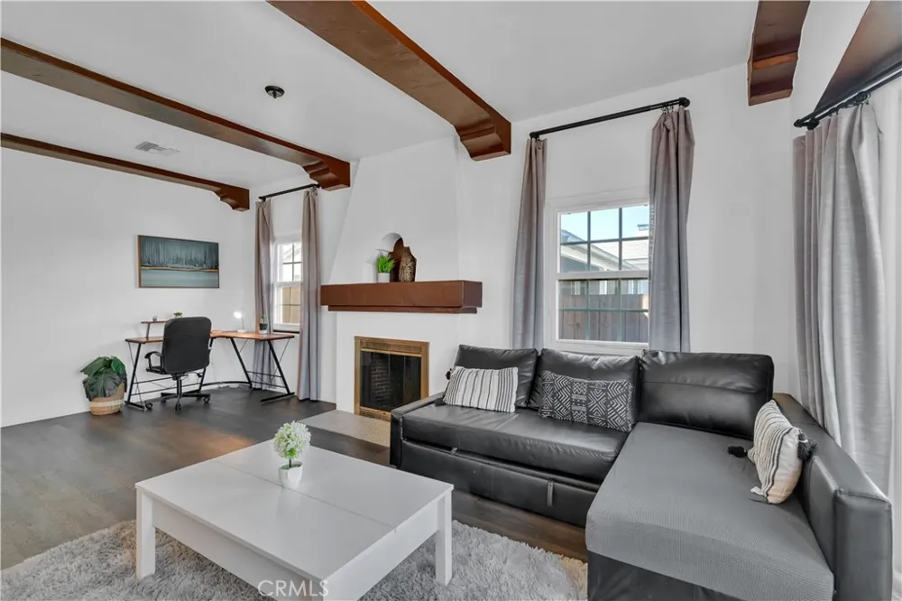 8319 S Van Ness Inglewood, CA 90305