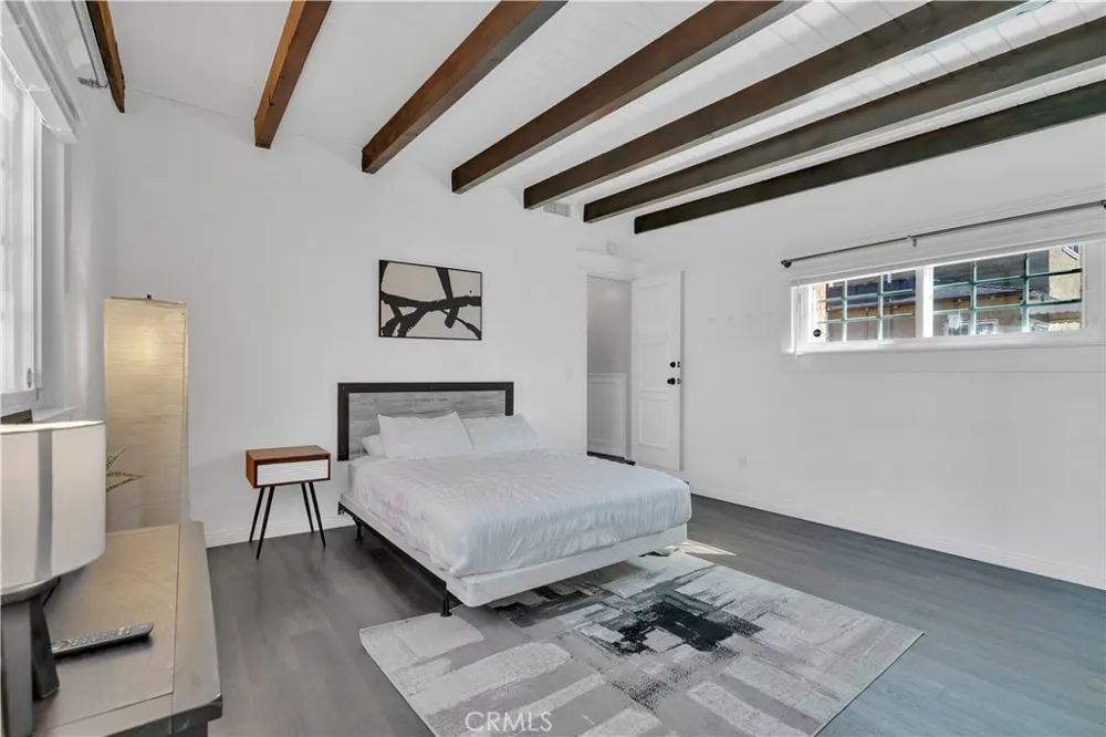 8319 S Van Ness Inglewood, CA 90305