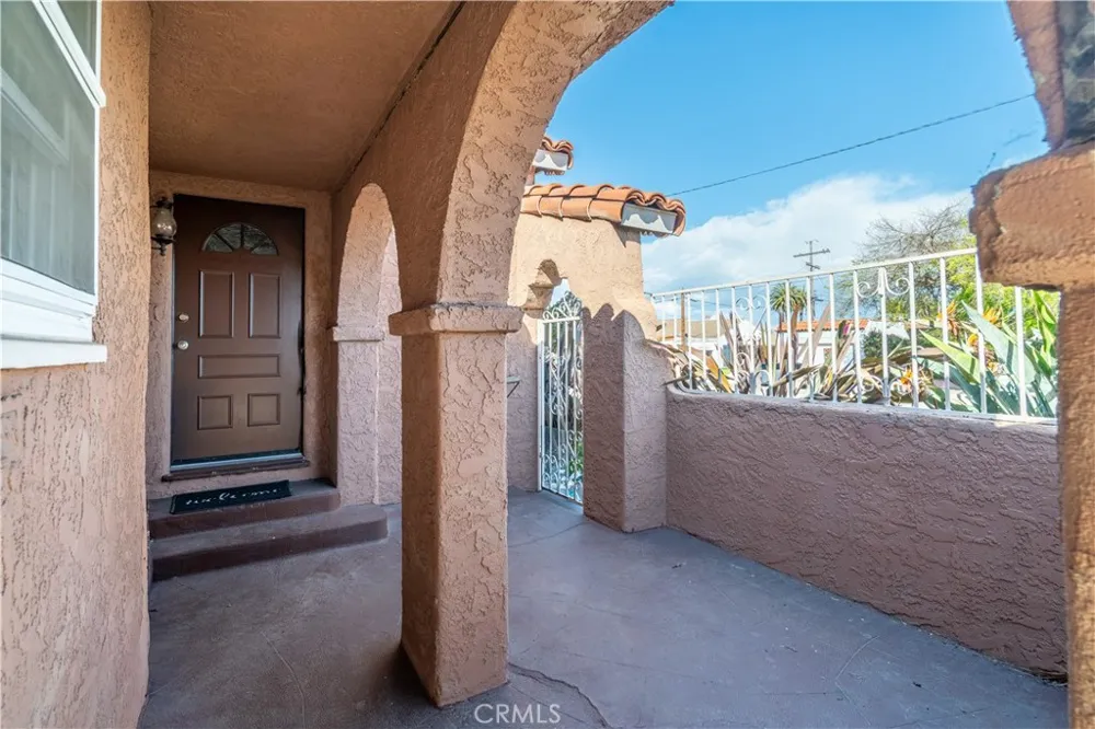 8319 S Van Ness Inglewood, CA 90305