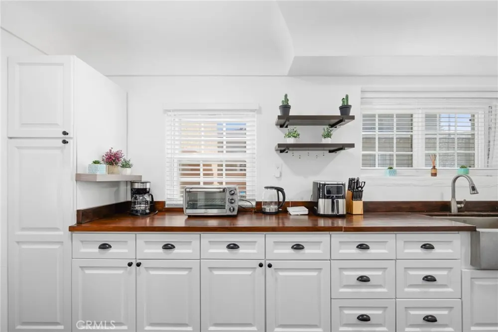 8319 S Van Ness Inglewood, CA 90305