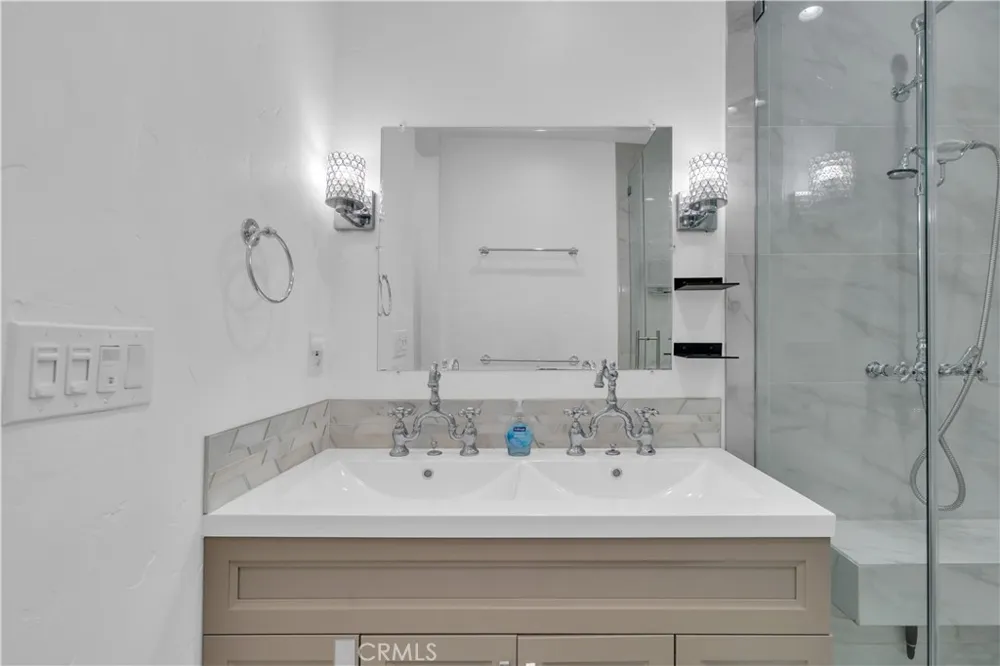 8319 S Van Ness Inglewood, CA 90305
