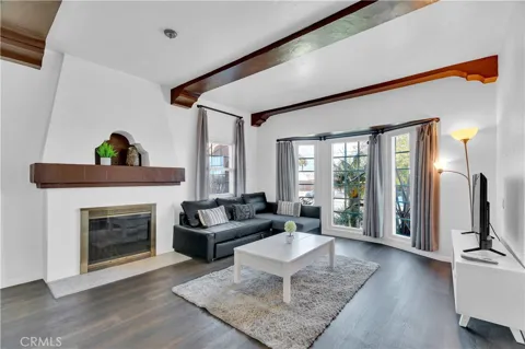 8319 S Van Ness