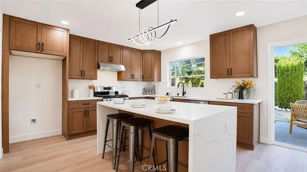 19102 Nestor Carson, CA 90746