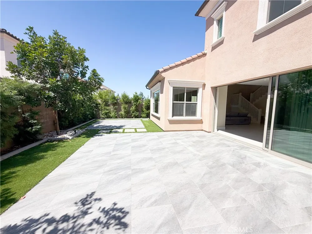 124 Albero Irvine, CA 92602