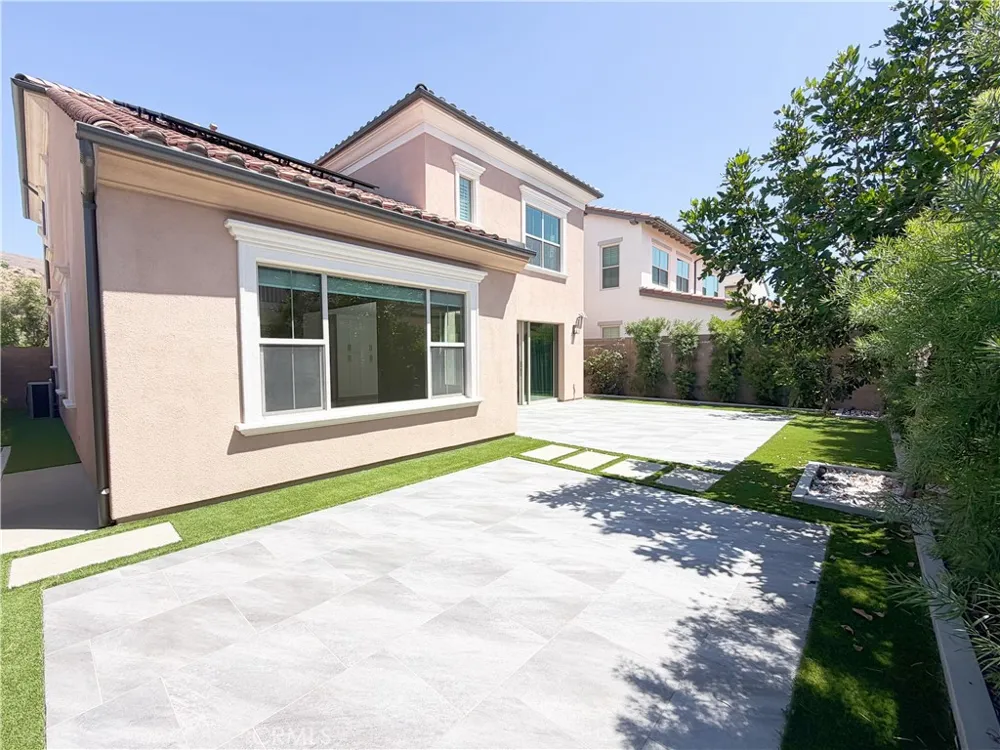 124 Albero Irvine, CA 92602