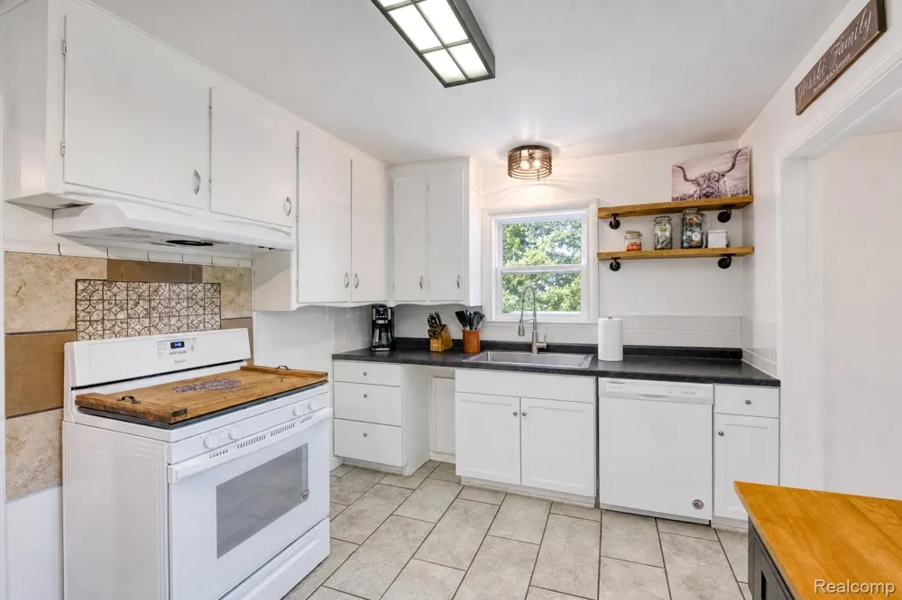 1412 Morningdove Road Wixom City, MI 48393