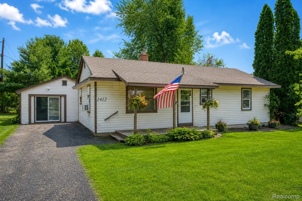 1412 Morningdove Road Wixom City, MI 48393