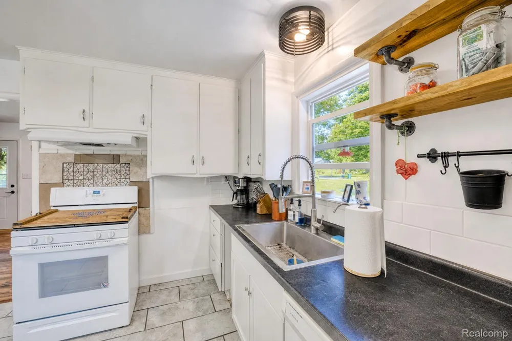 1412 Morningdove Road Wixom City, MI 48393