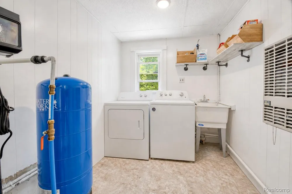 1412 Morningdove Road Wixom City, MI 48393