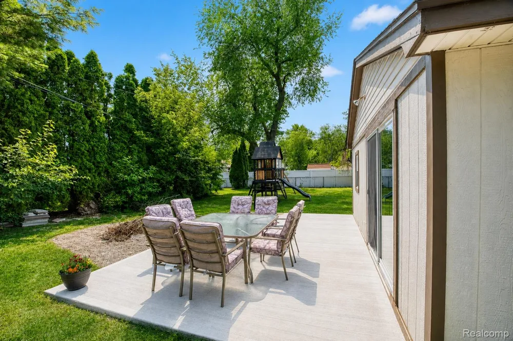 1412 Morningdove Road Wixom City, MI 48393