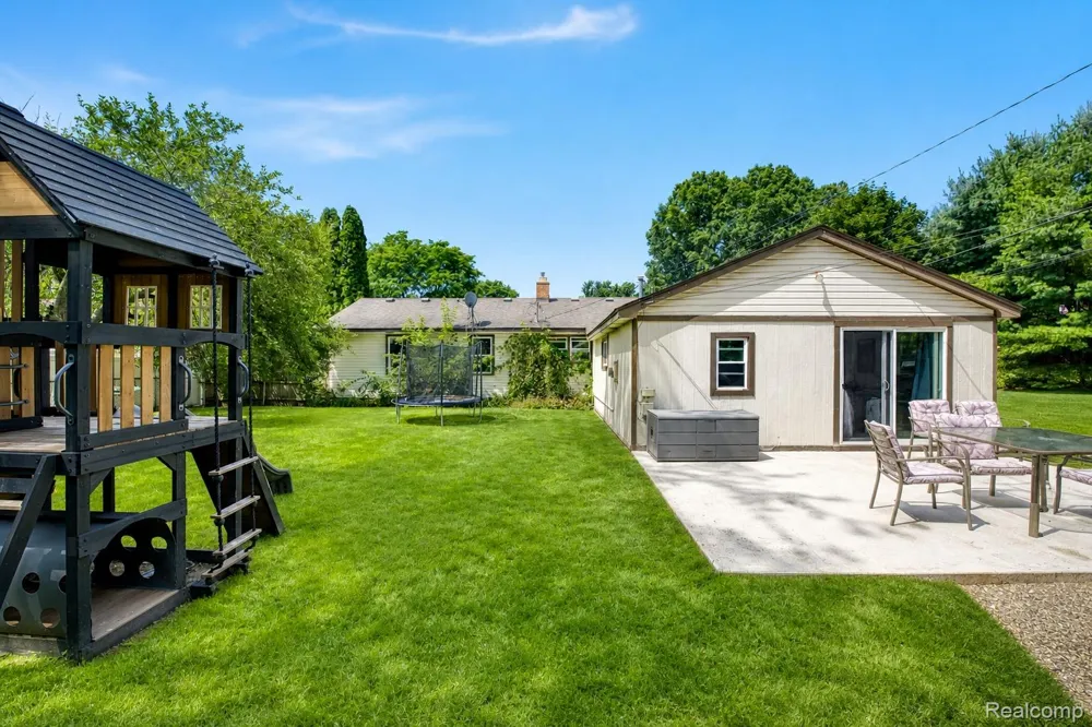 1412 Morningdove Road Wixom City, MI 48393