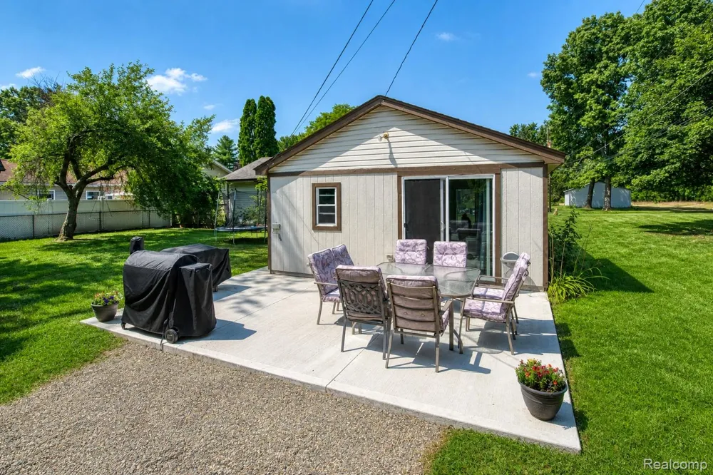 1412 Morningdove Road Wixom City, MI 48393