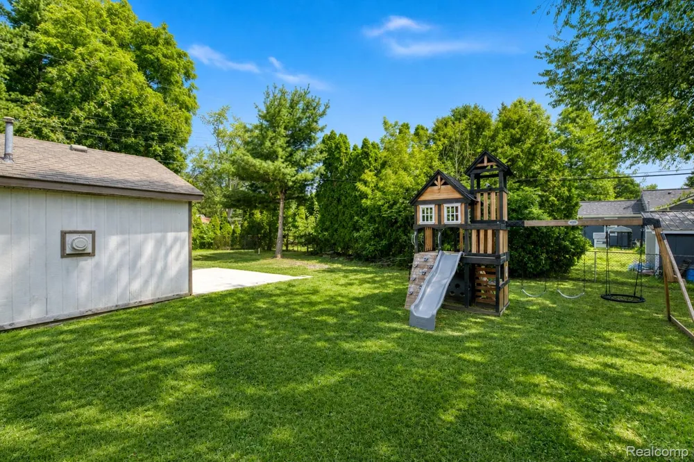 1412 Morningdove Road Wixom City, MI 48393