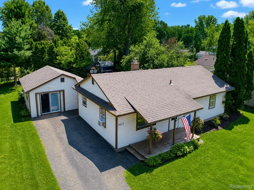 1412 Morningdove Road Wixom City, MI 48393