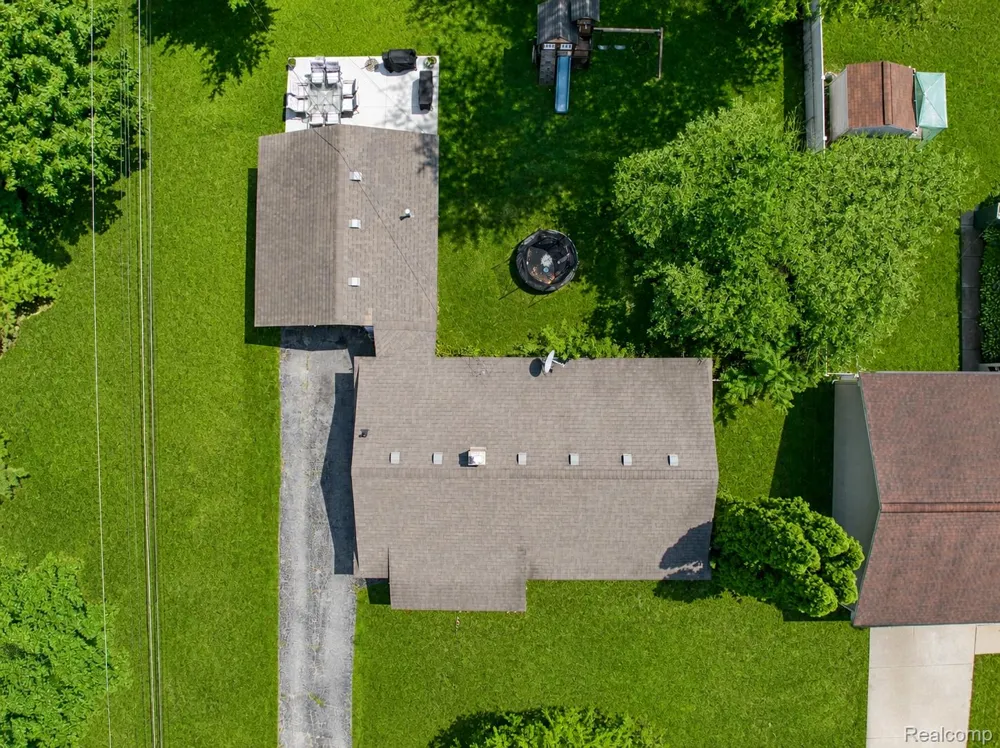 1412 Morningdove Road Wixom City, MI 48393