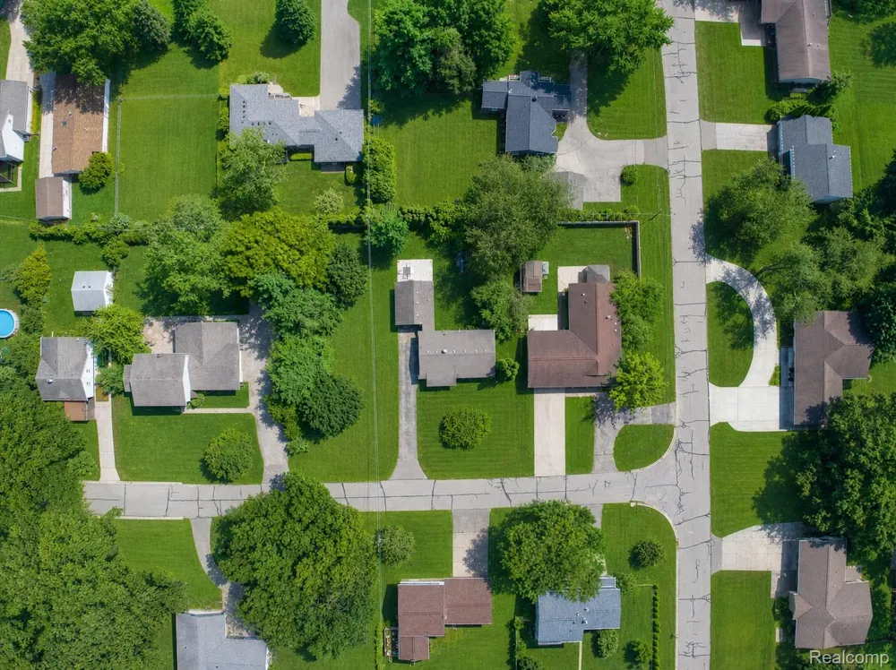 1412 Morningdove Road Wixom City, MI 48393