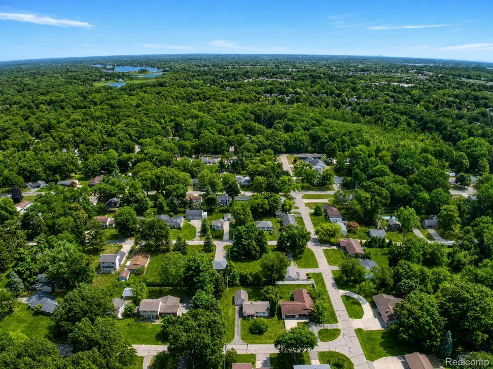 1412 Morningdove Road Wixom City, MI 48393