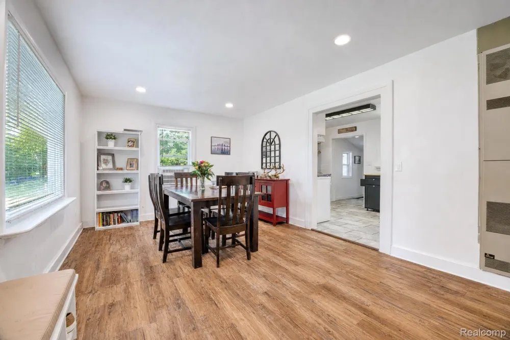 1412 Morningdove Road Wixom City, MI 48393