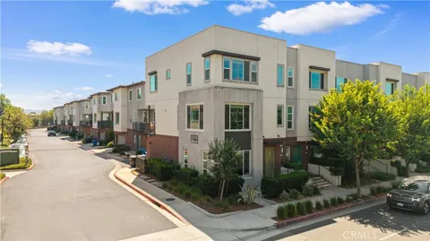 1530 W Cameron