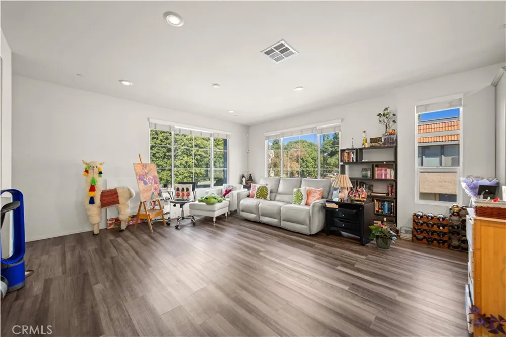 1530 W Cameron West Covina, CA 91790