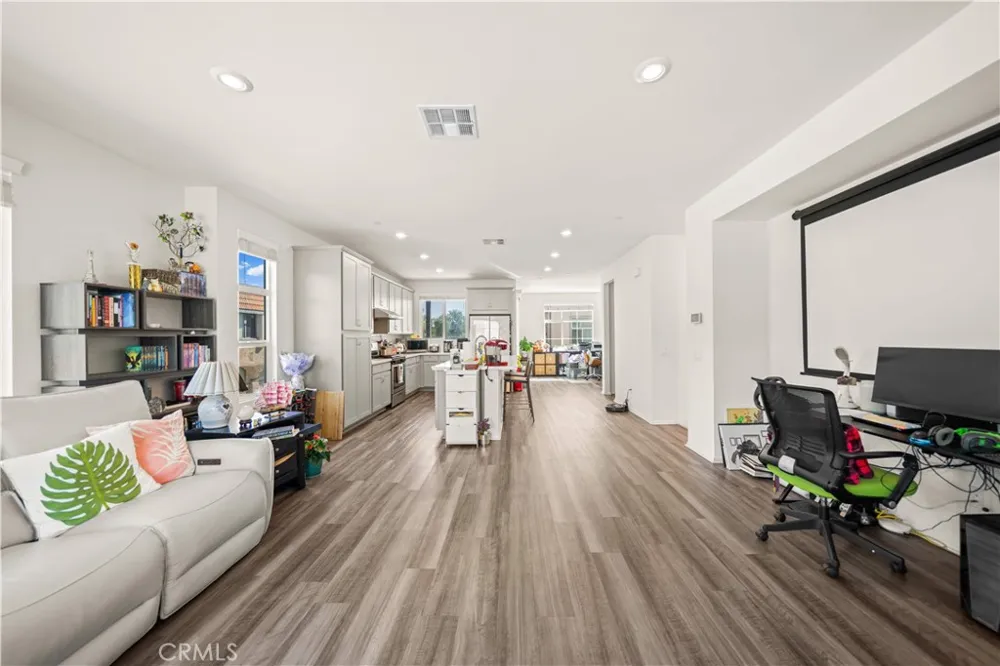 1530 W Cameron West Covina, CA 91790