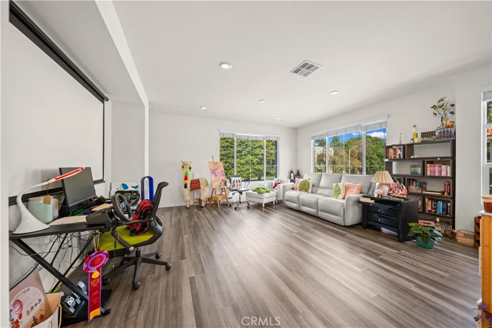 1530 W Cameron West Covina, CA 91790