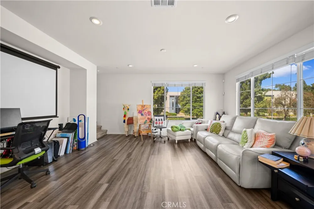 1530 W Cameron West Covina, CA 91790