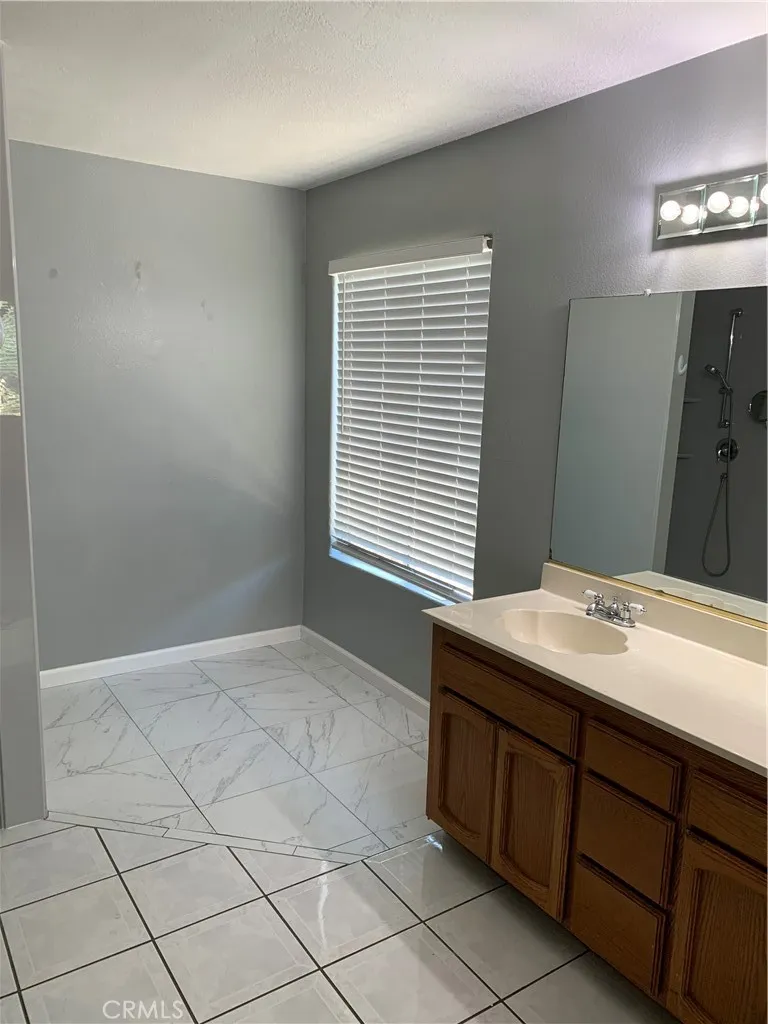 12644 Monte Vista Chino, CA 91710