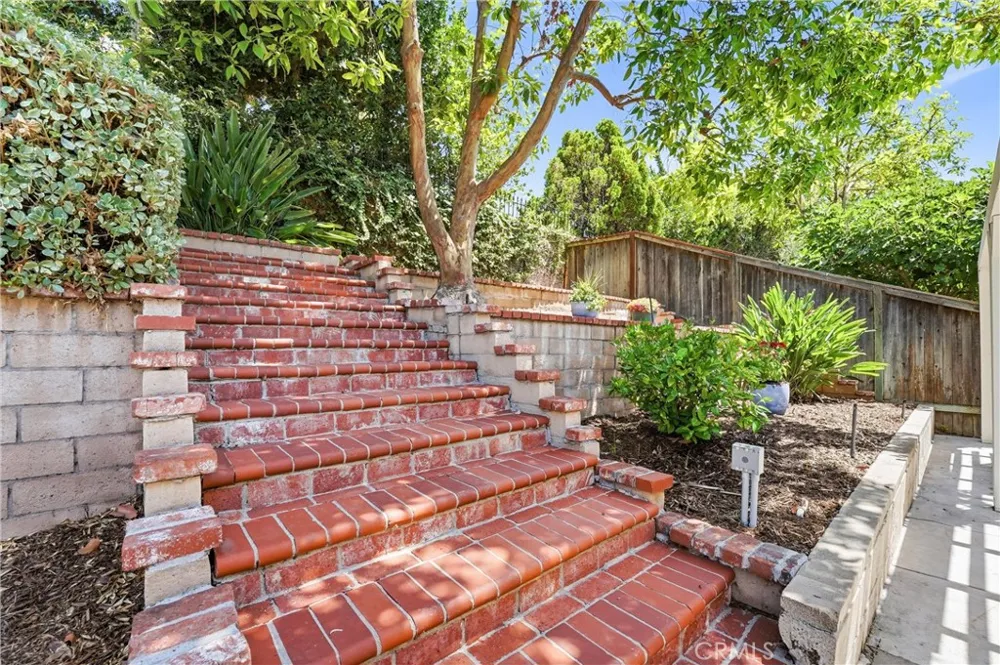 17 Jasmine Creek Laguna Hills, CA 92653