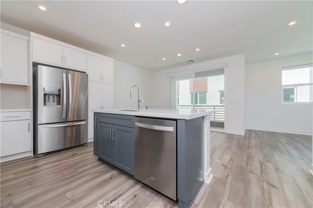 589 S Lyon St Santa Ana, CA 92705