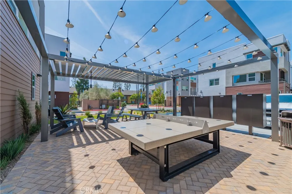 589 S Lyon St Santa Ana, CA 92705