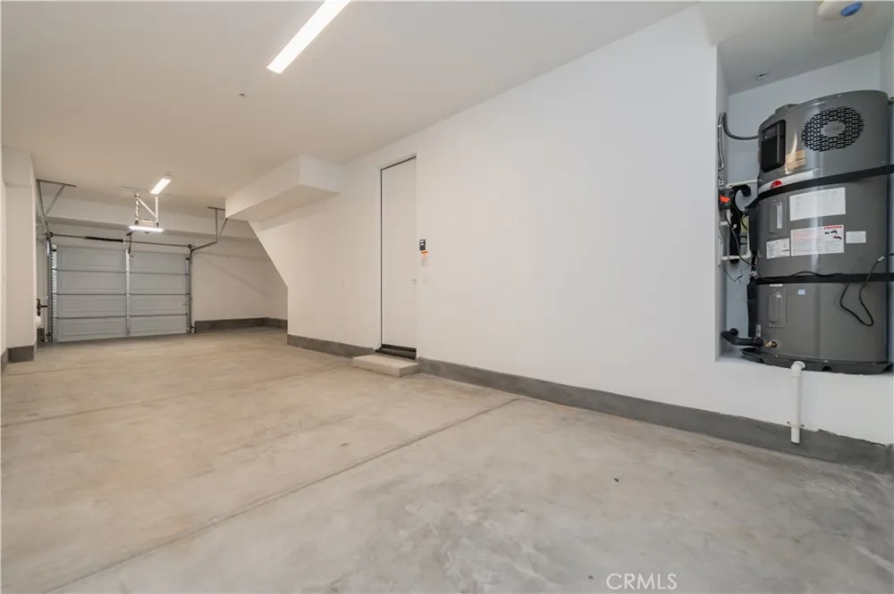 589 S Lyon St Santa Ana, CA 92705