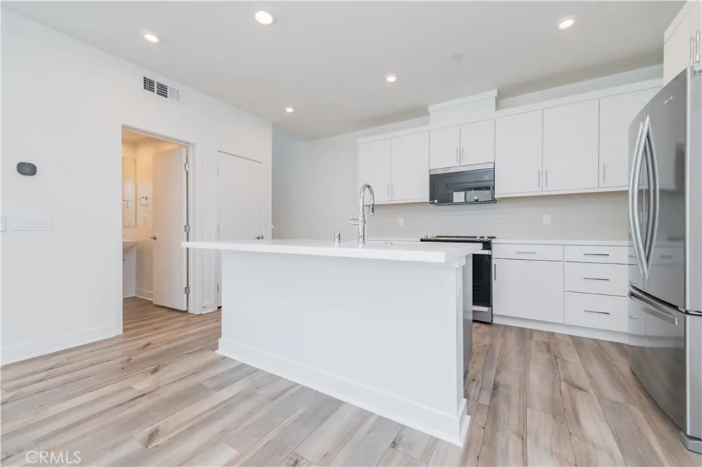 589 S Lyon St Santa Ana, CA 92705