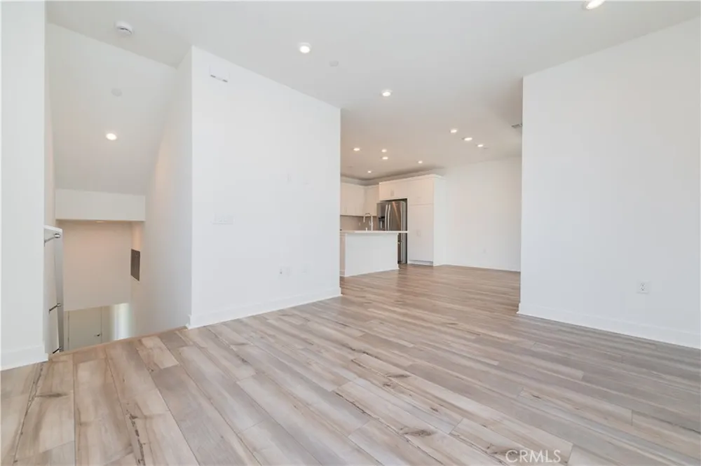 589 S Lyon St Santa Ana, CA 92705