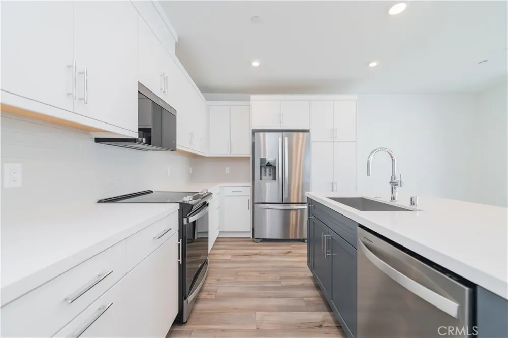 589 S Lyon St Santa Ana, CA 92705