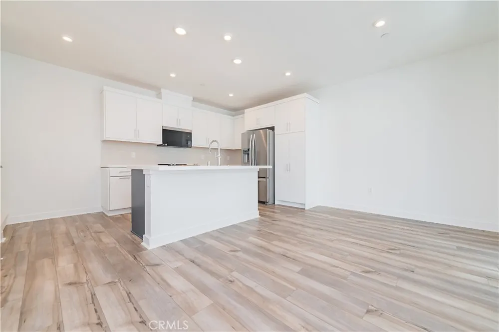 589 S Lyon St Santa Ana, CA 92705