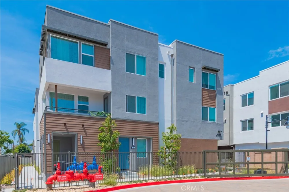 589 S Lyon St Santa Ana, CA 92705