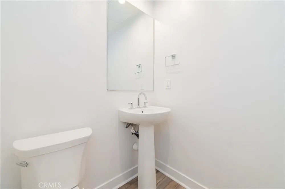 589 S Lyon St Santa Ana, CA 92705