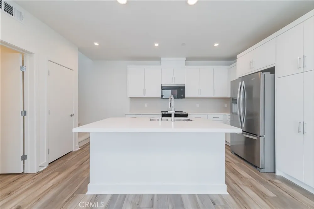 589 S Lyon St Santa Ana, CA 92705