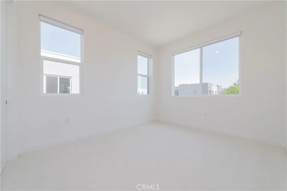 589 S Lyon St Santa Ana, CA 92705