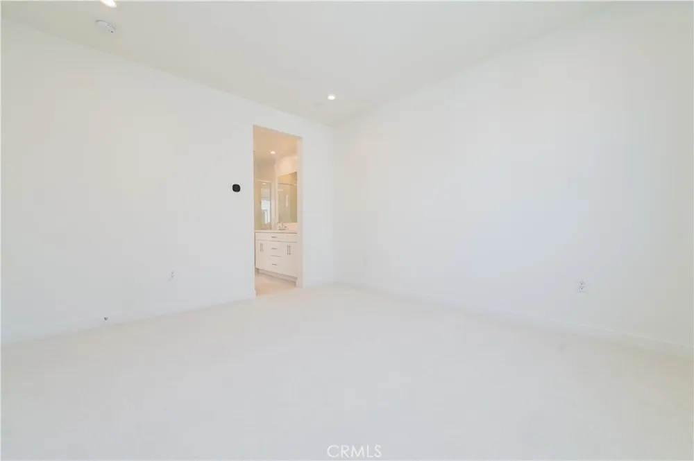 589 S Lyon St Santa Ana, CA 92705