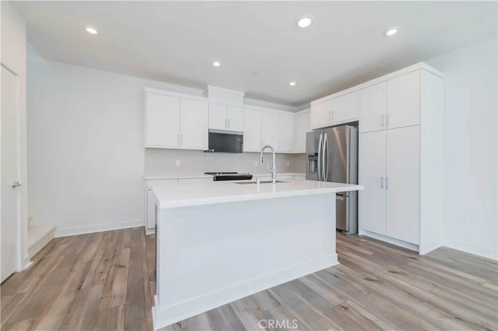 589 S Lyon St Santa Ana, CA 92705