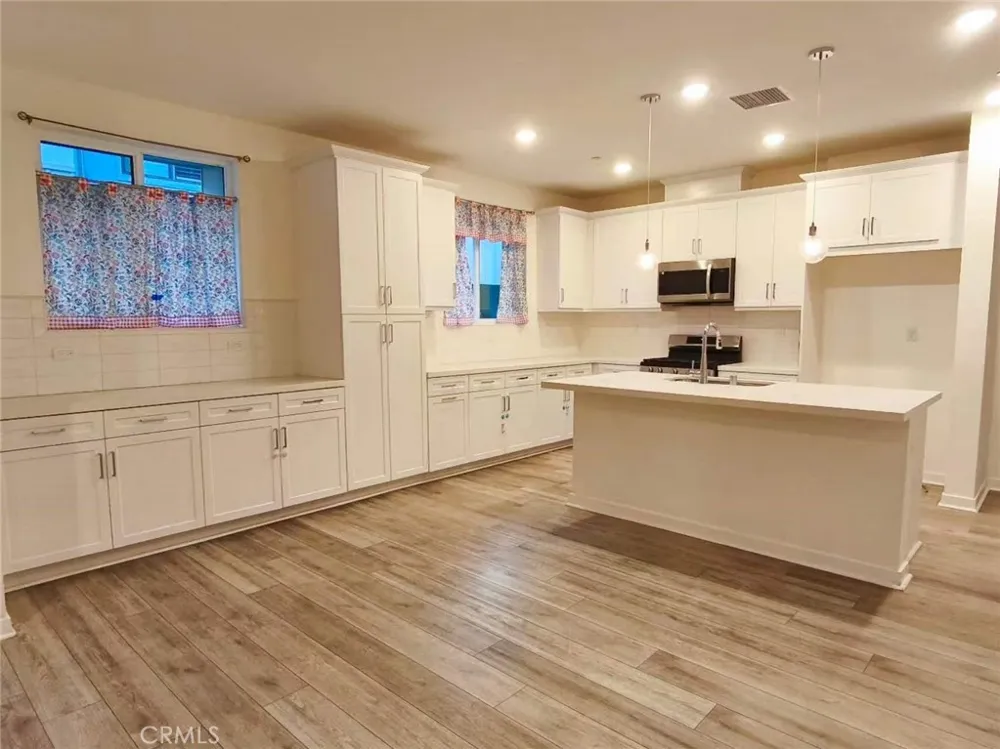 4096 E Luna Paseo #45 Ontario, CA 91764