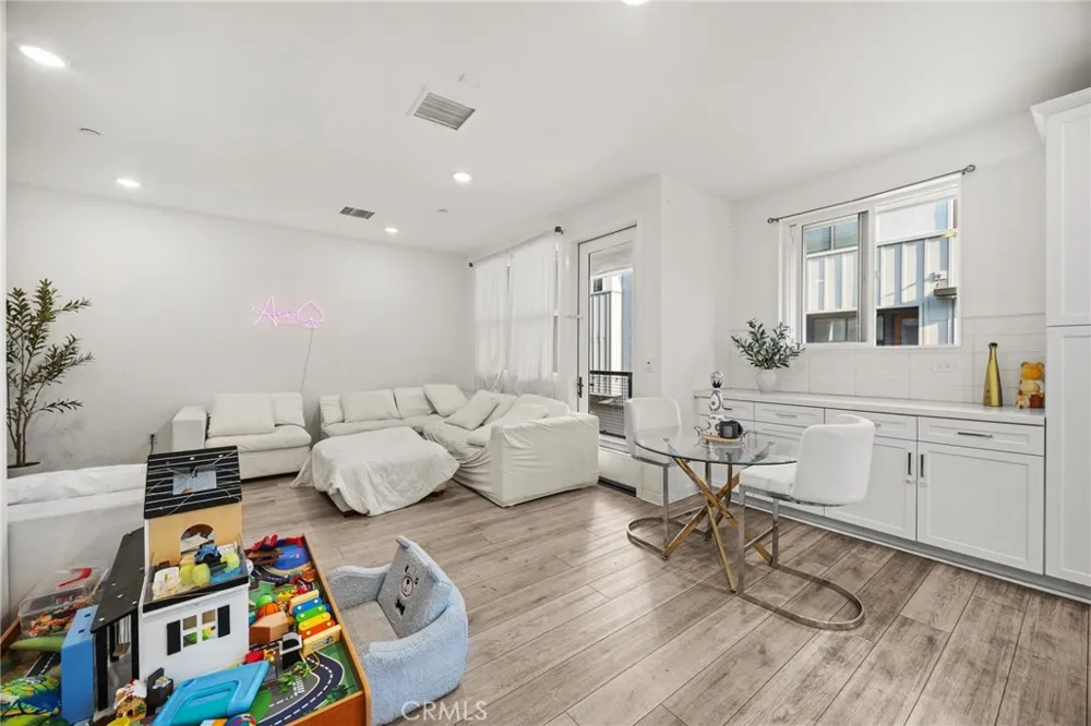 4096 E Luna Paseo #45 Ontario, CA 91764