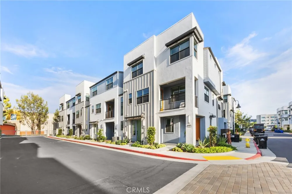 4096 E Luna Paseo #45 Ontario, CA 91764