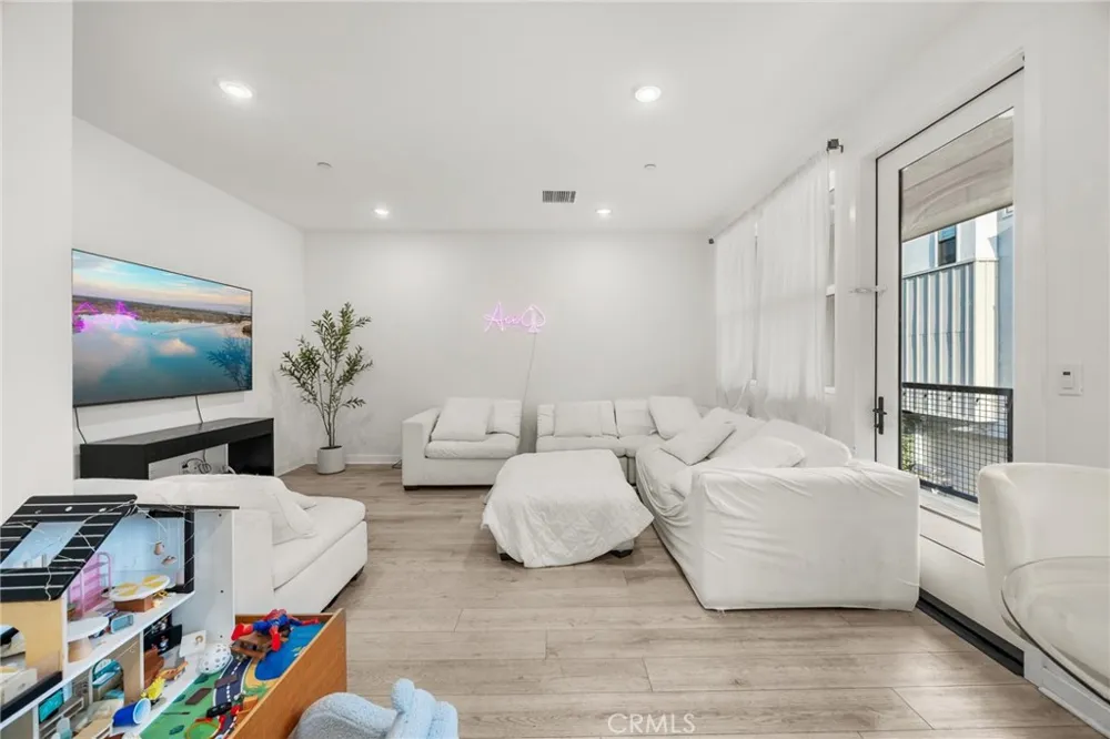 4096 E Luna Paseo #45 Ontario, CA 91764