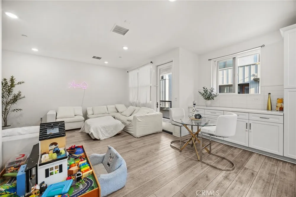 4096 E Luna Paseo #45 Ontario, CA 91764