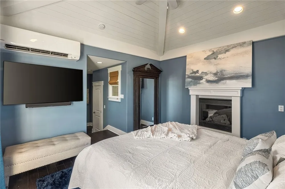 713 Larkspur Avenue Corona del Mar, CA 92625