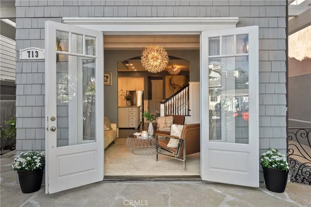 713 Larkspur Avenue Corona del Mar, CA 92625